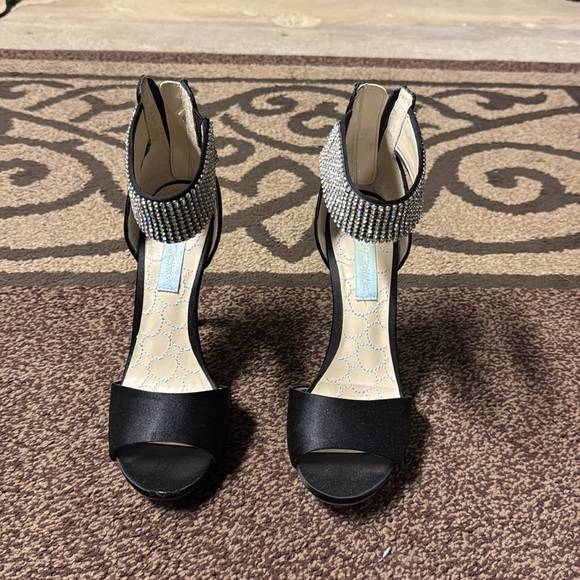 Betsey Johnson Shoes - Picture 2 of 4